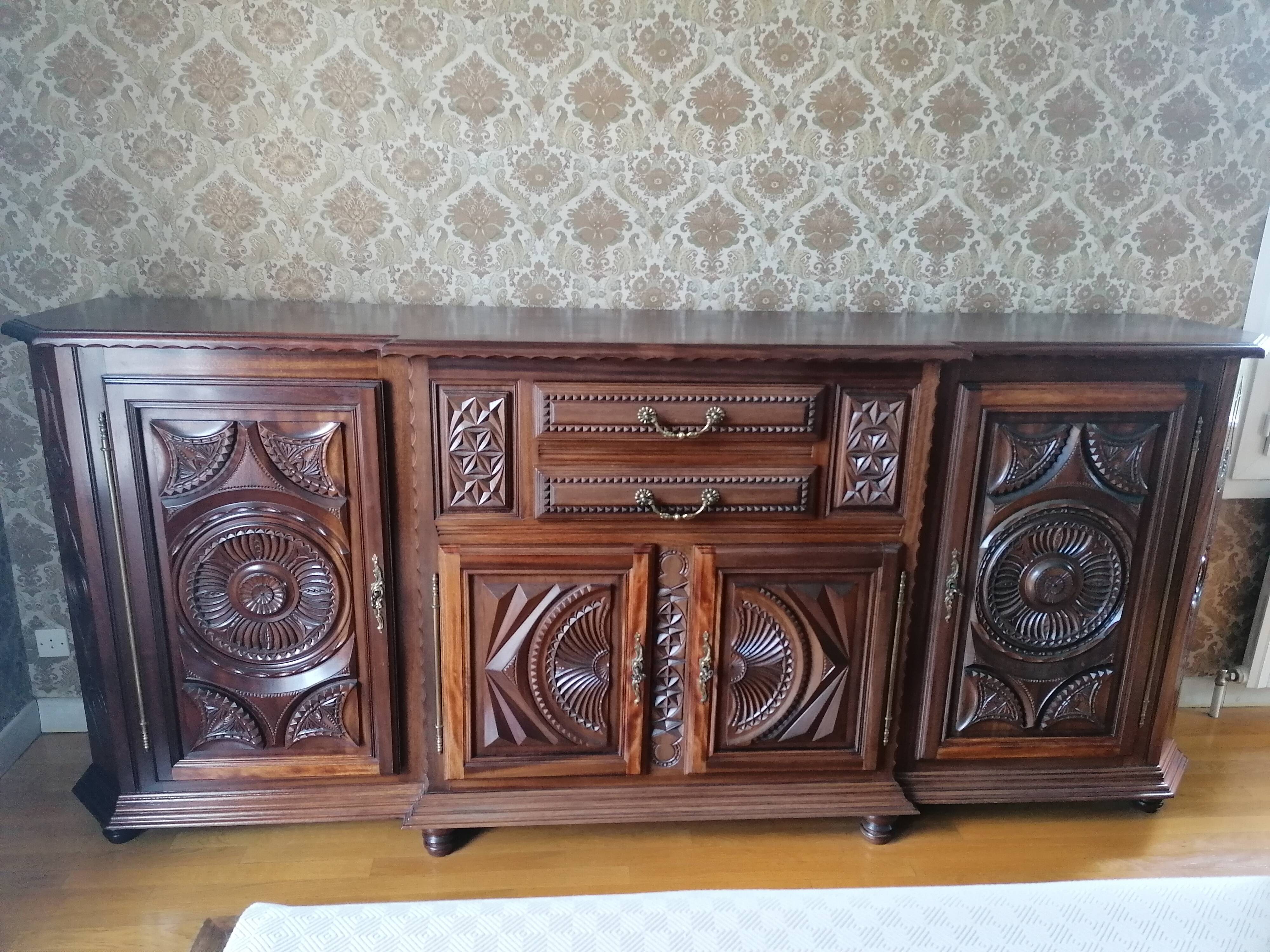 Basque sideboard