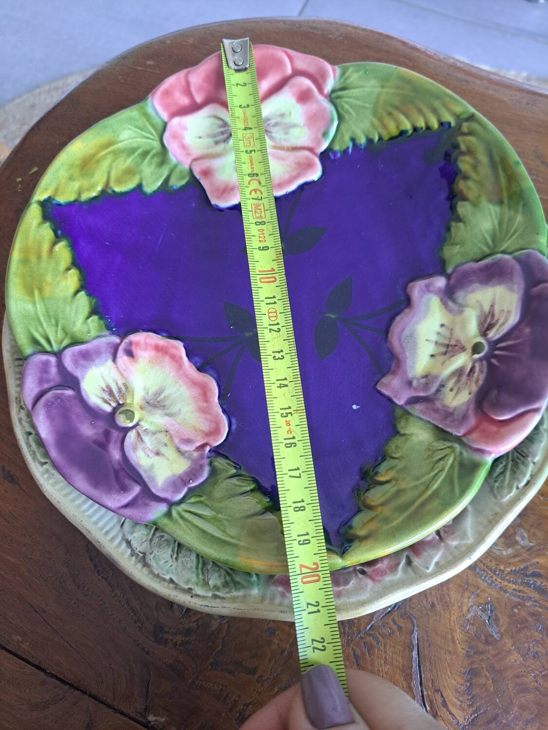 Blue plate in flower slip