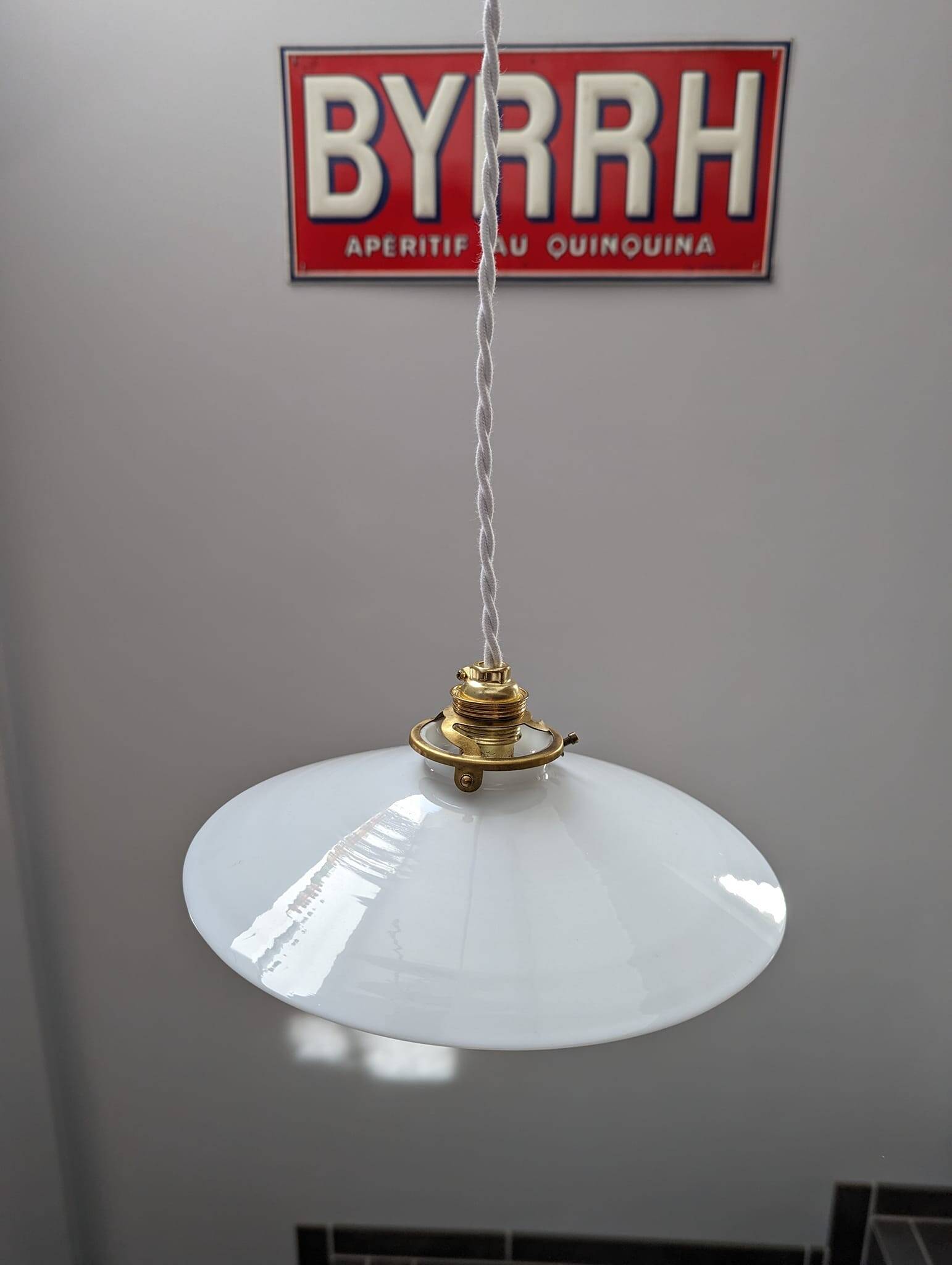 Old hanging lamp in white opaline Art Deco 1930 Ø 24.7 cm