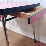 Expandable table in red formica