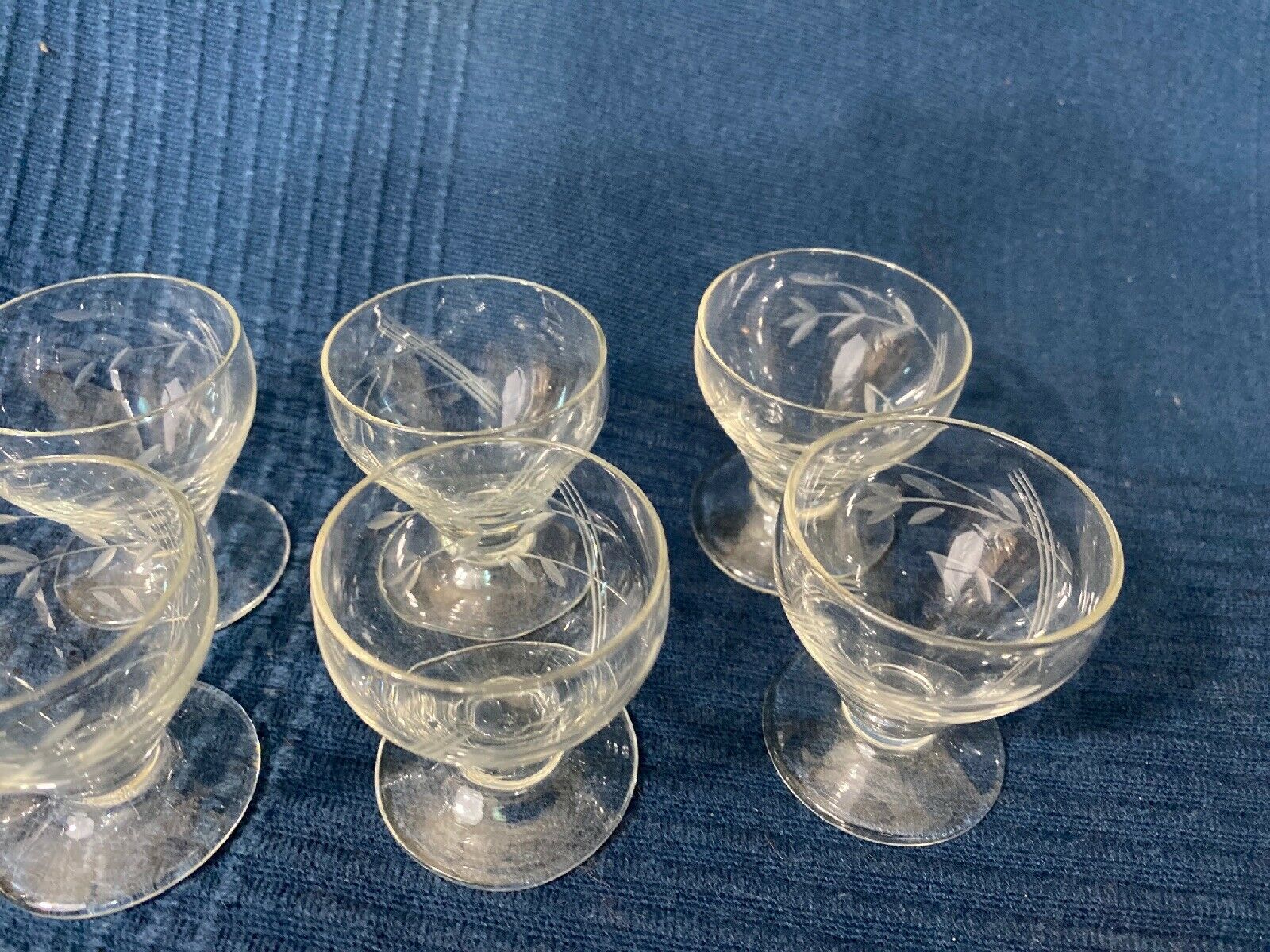 Set of 12 hand-sized crystal glasses with flower decoration