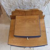 chevet relooké bleu profond et bois