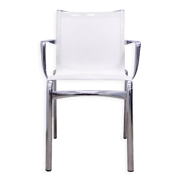 Chaise bigframe 44/440 de chez alias avec accoudoirs et résille blanche