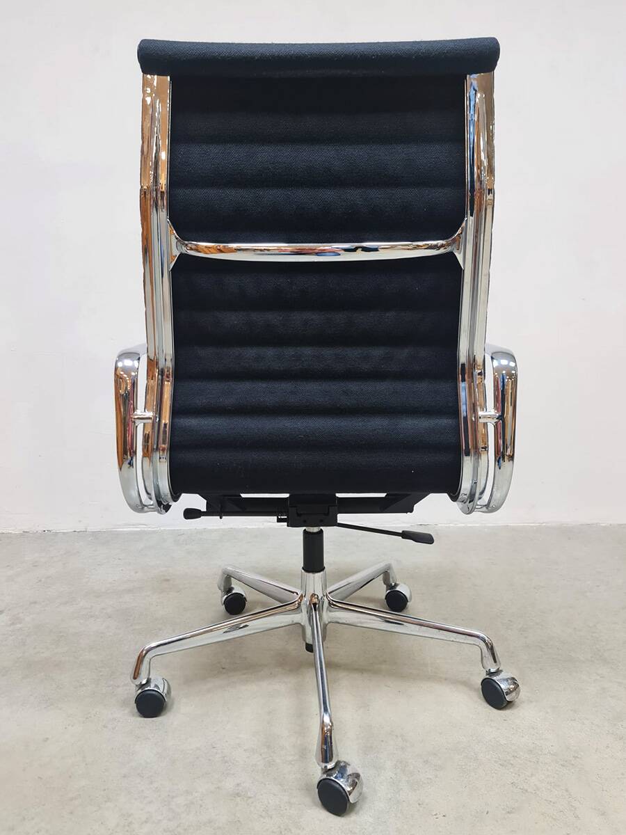 Vintage aluminum office chair EA 119 Charles and Ray Eames Vitra