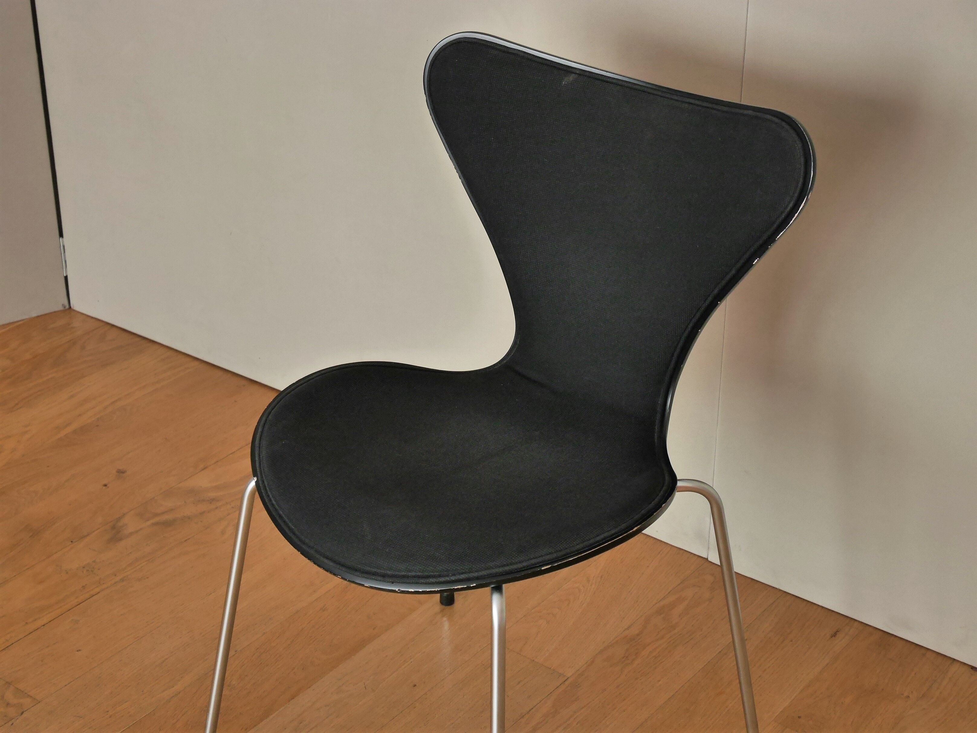 Chair 3107 by Jacobsen edition Fritz Hansen