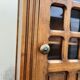 Armoire vitrine à pharmacie ancienne