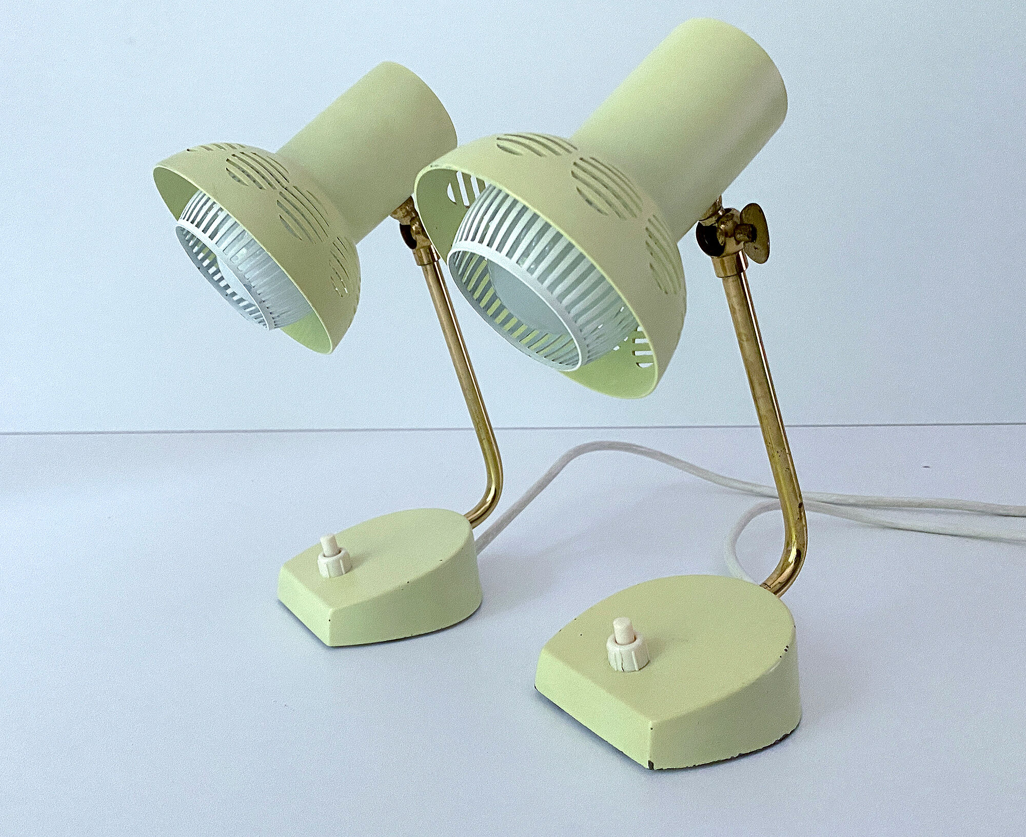 Pair of vintage 50s bedside table lamps, white yellow, laitonon, opaline
