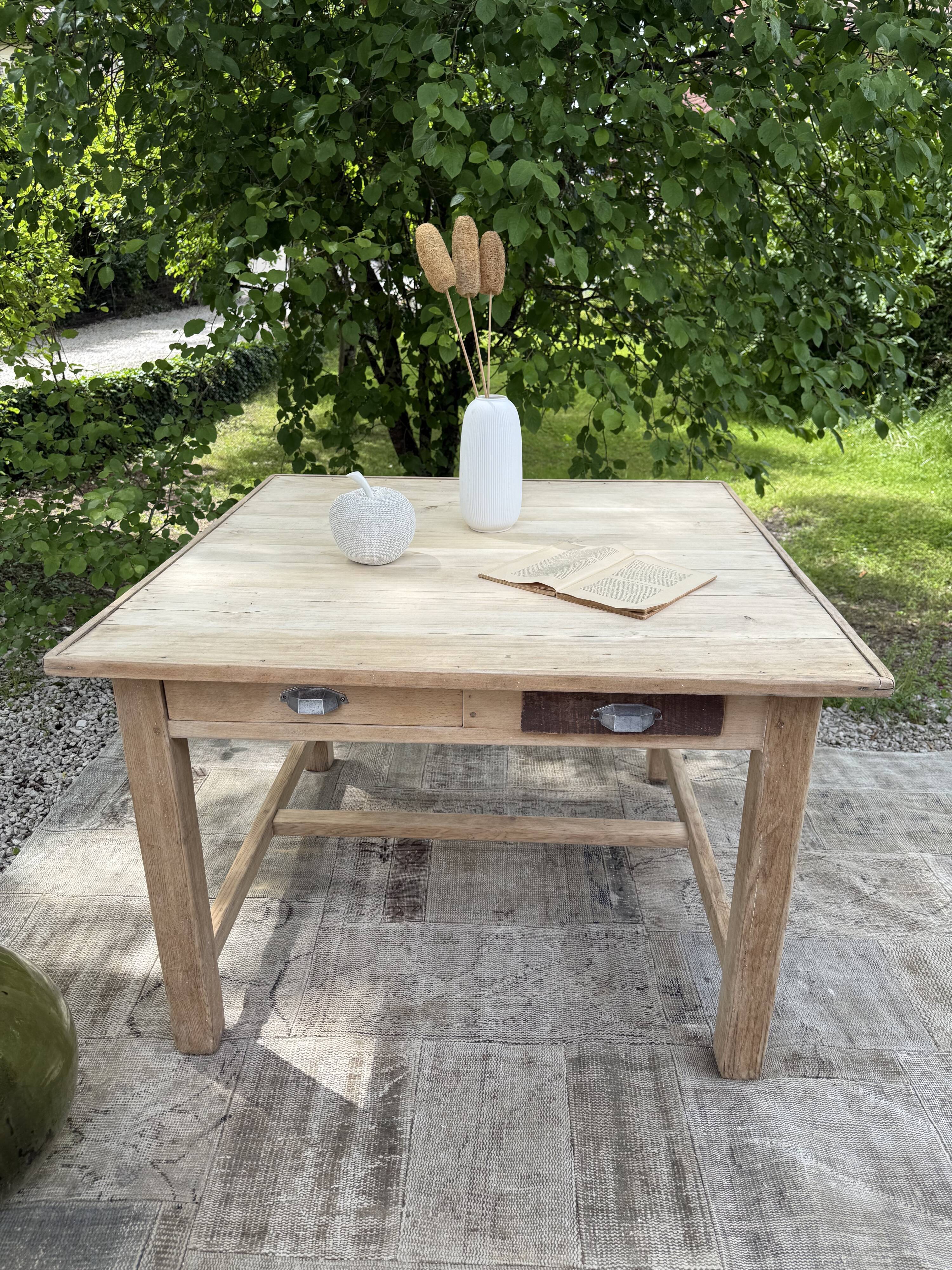 Table bois carré / Table à manger / table de boulanger