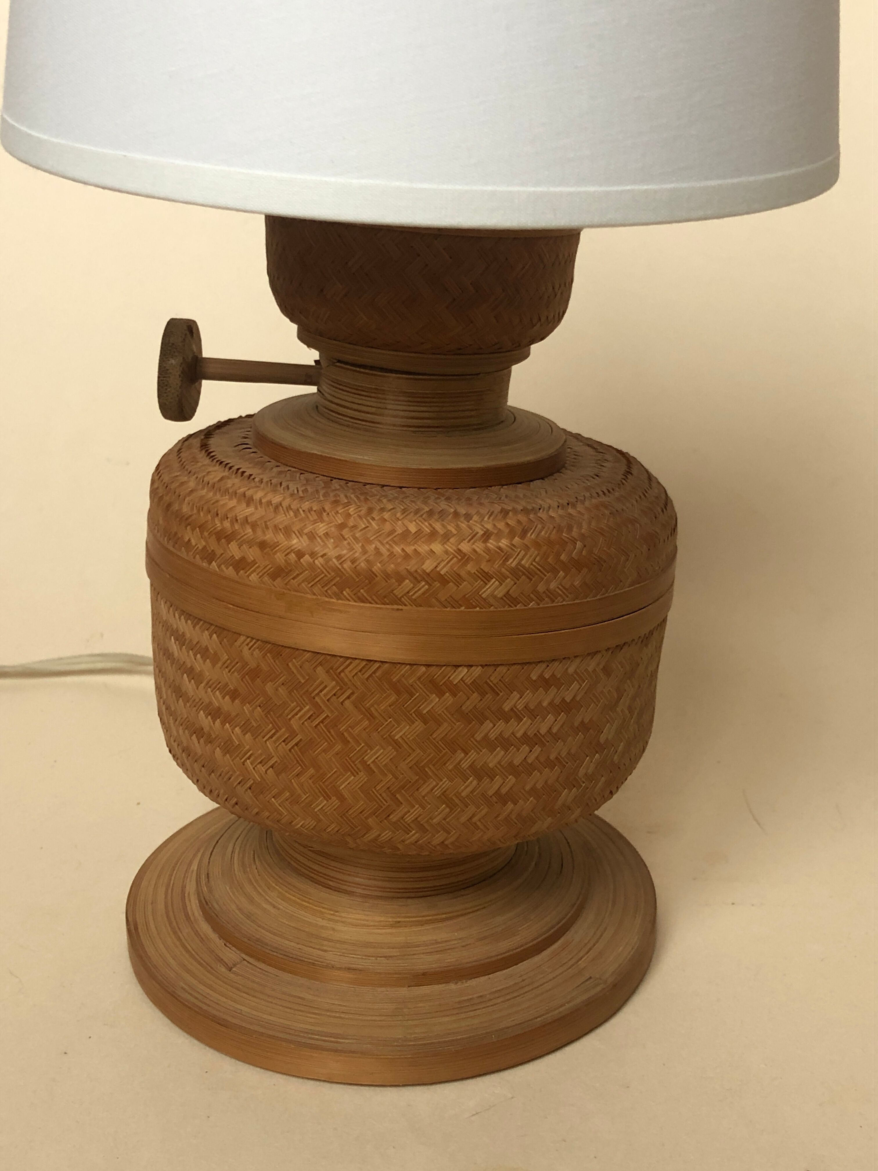 Braided wicker lamp