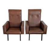 Paire de fauteuils en skaï des années 50.
