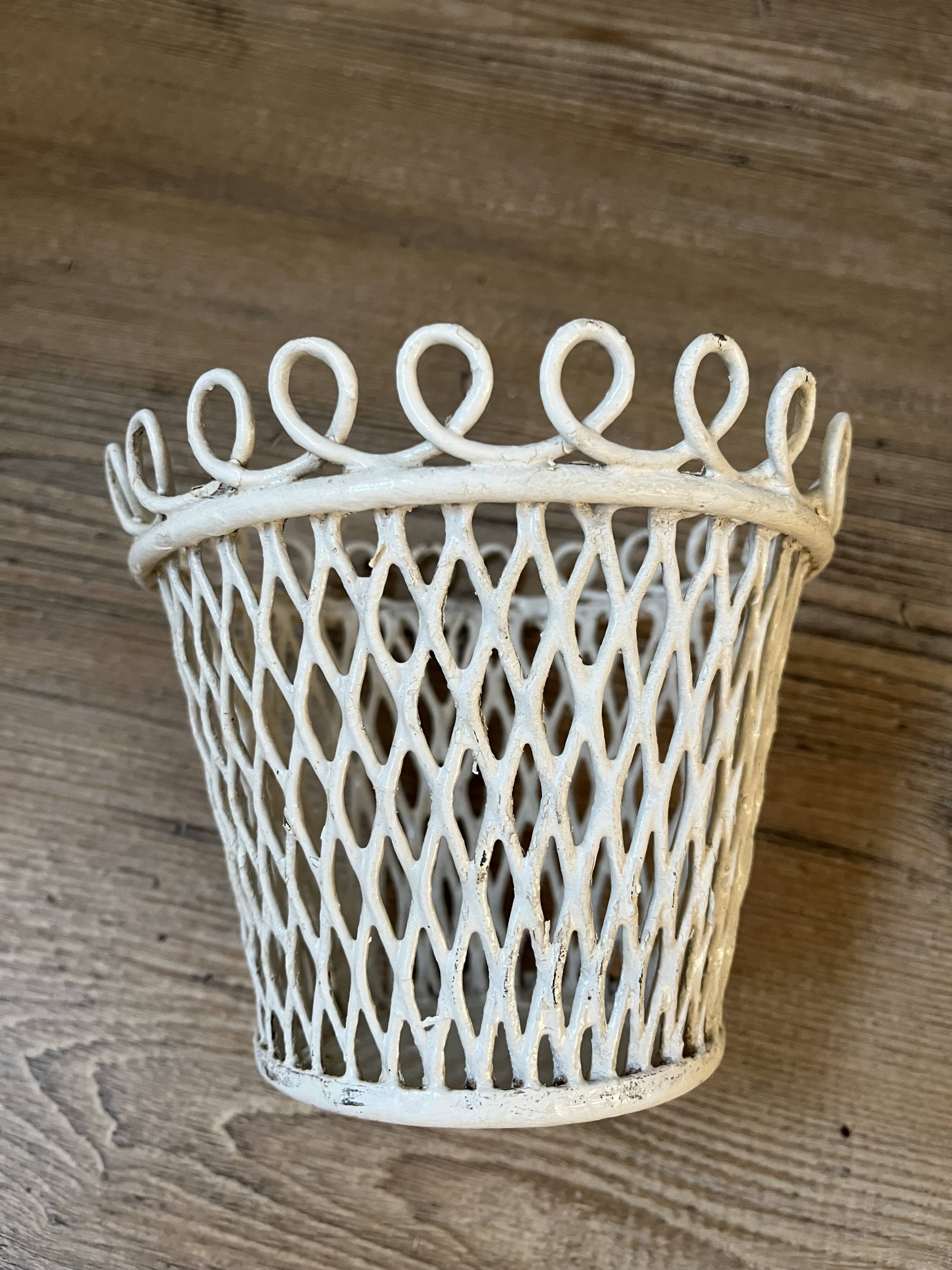 Cache pot style Mathieu Mategot