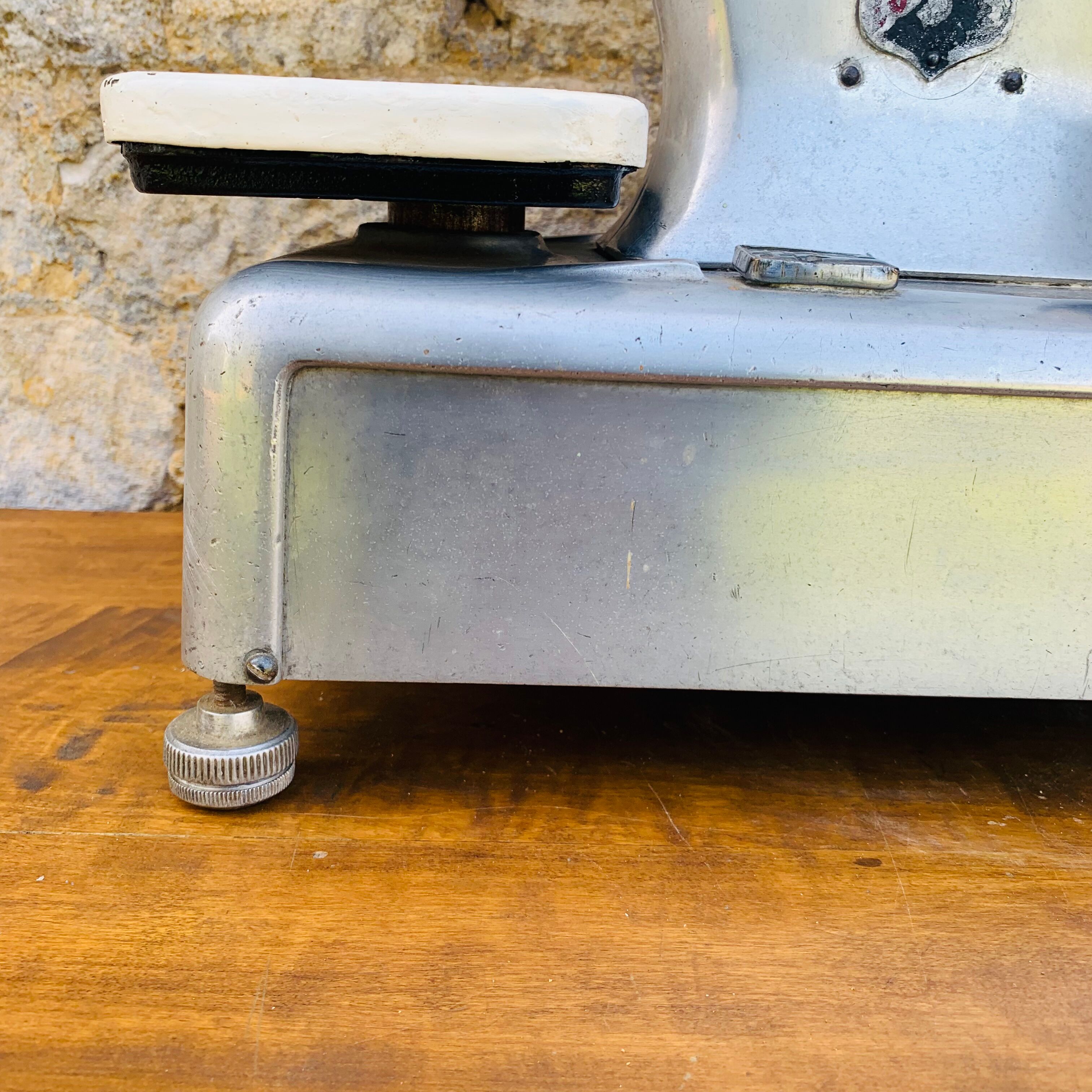 Old Lutrana grocery scale