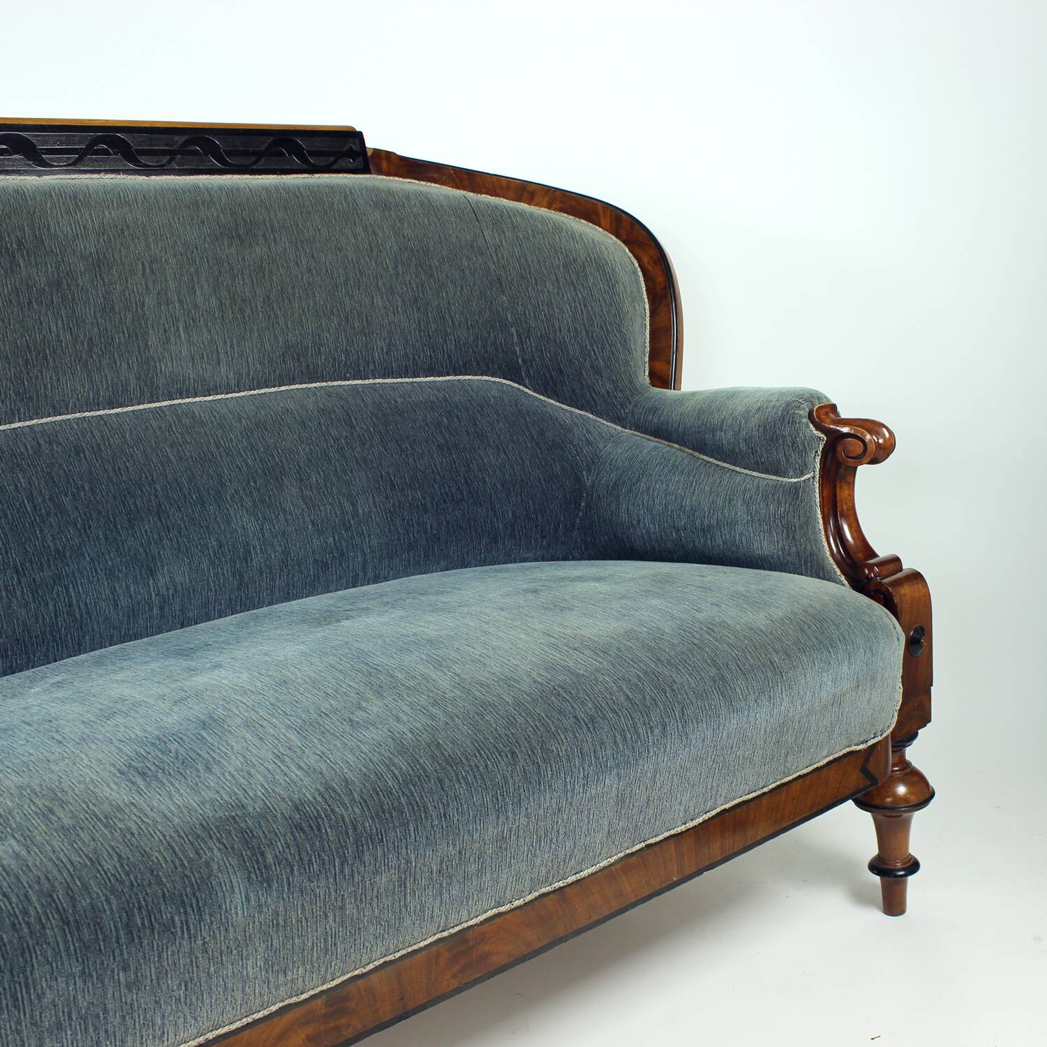 Unique Biedermeier sofa in original fabric and walnut veneer, Vienna, Austria circa 1825