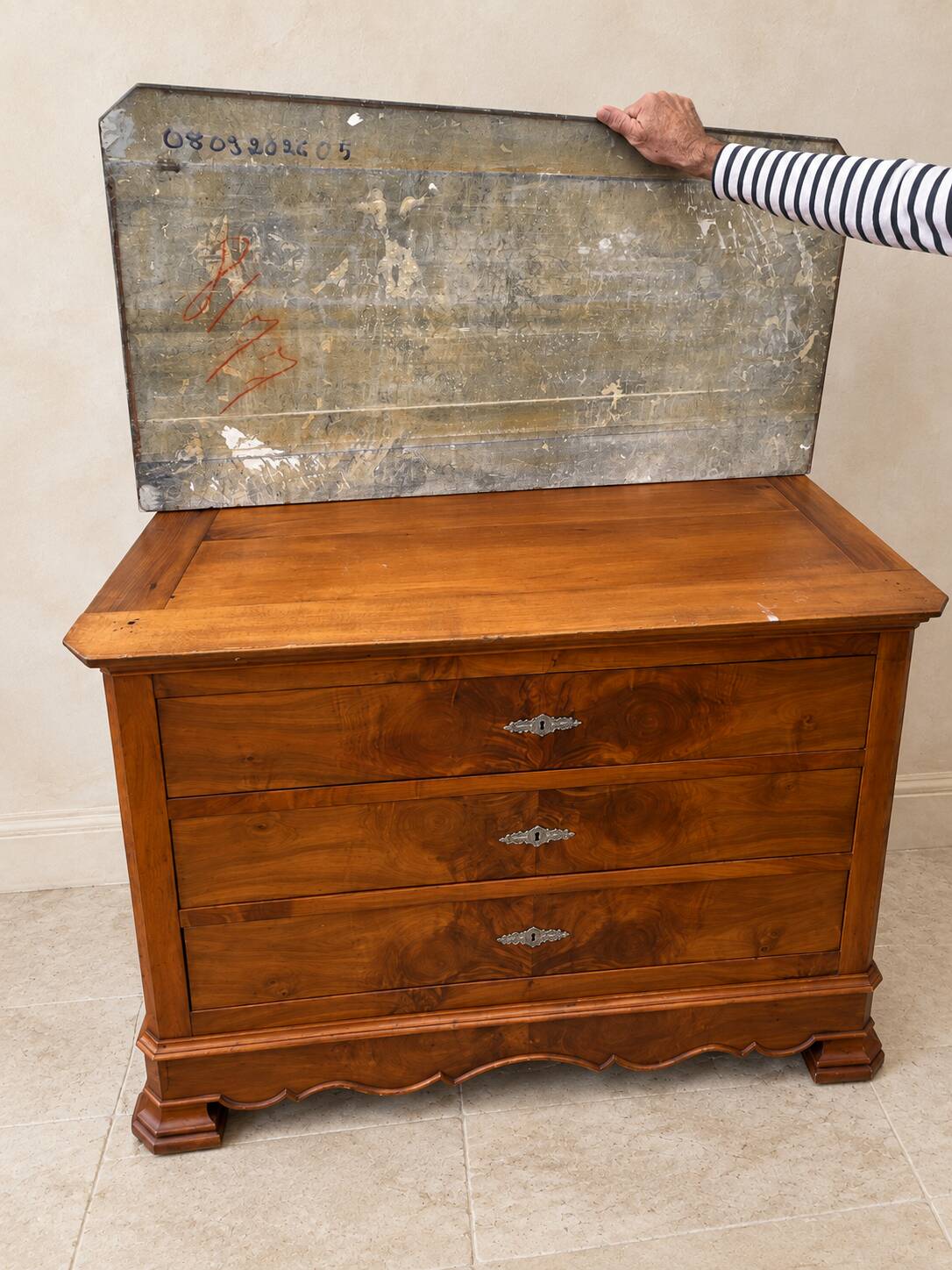 French Louis-Philippe style commode in walnut burl.
