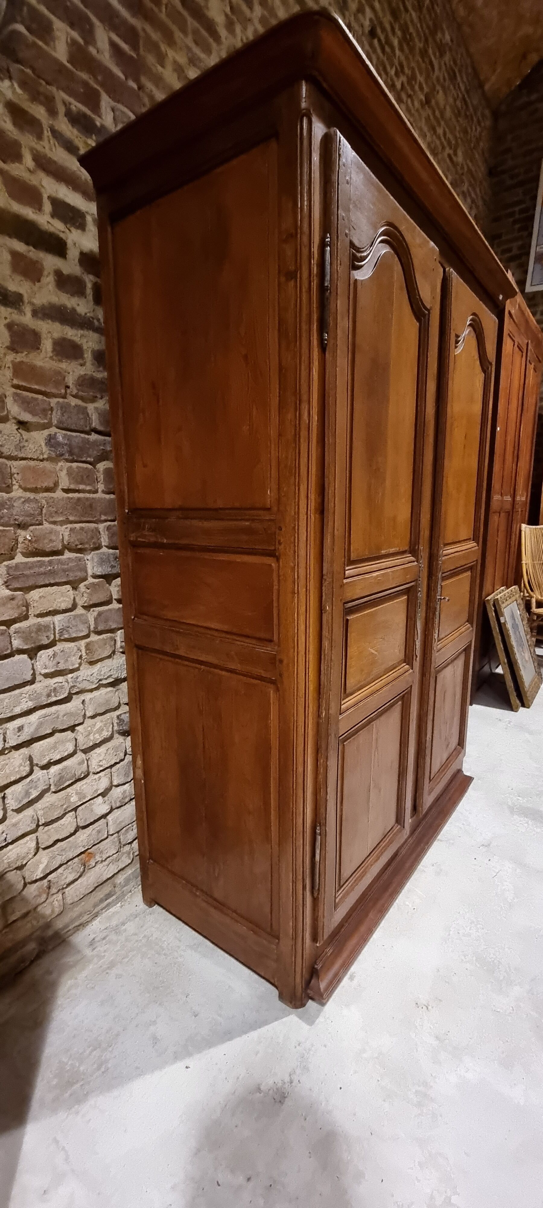 Wardrobe in solid wood