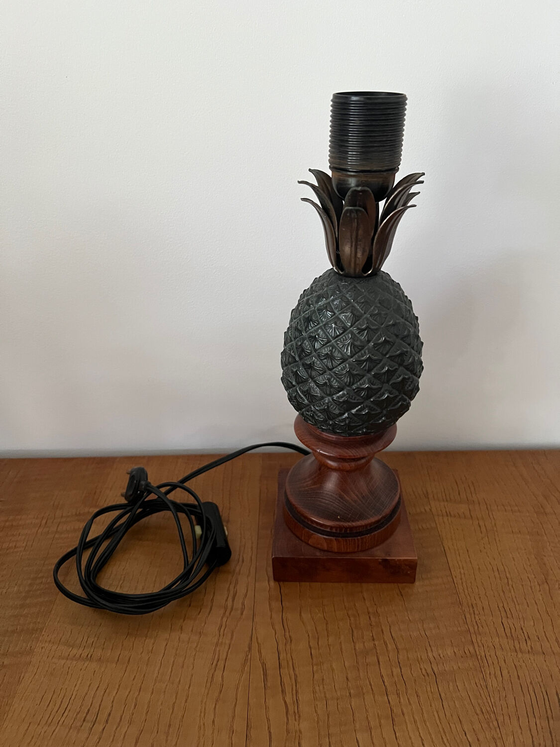 Pineapple lamp base