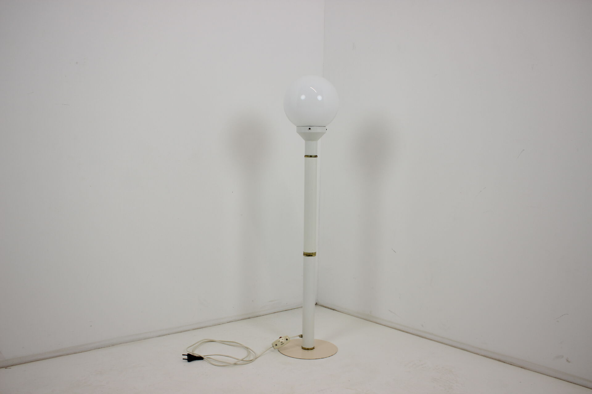 Mid-century floor lamp, 1970's.