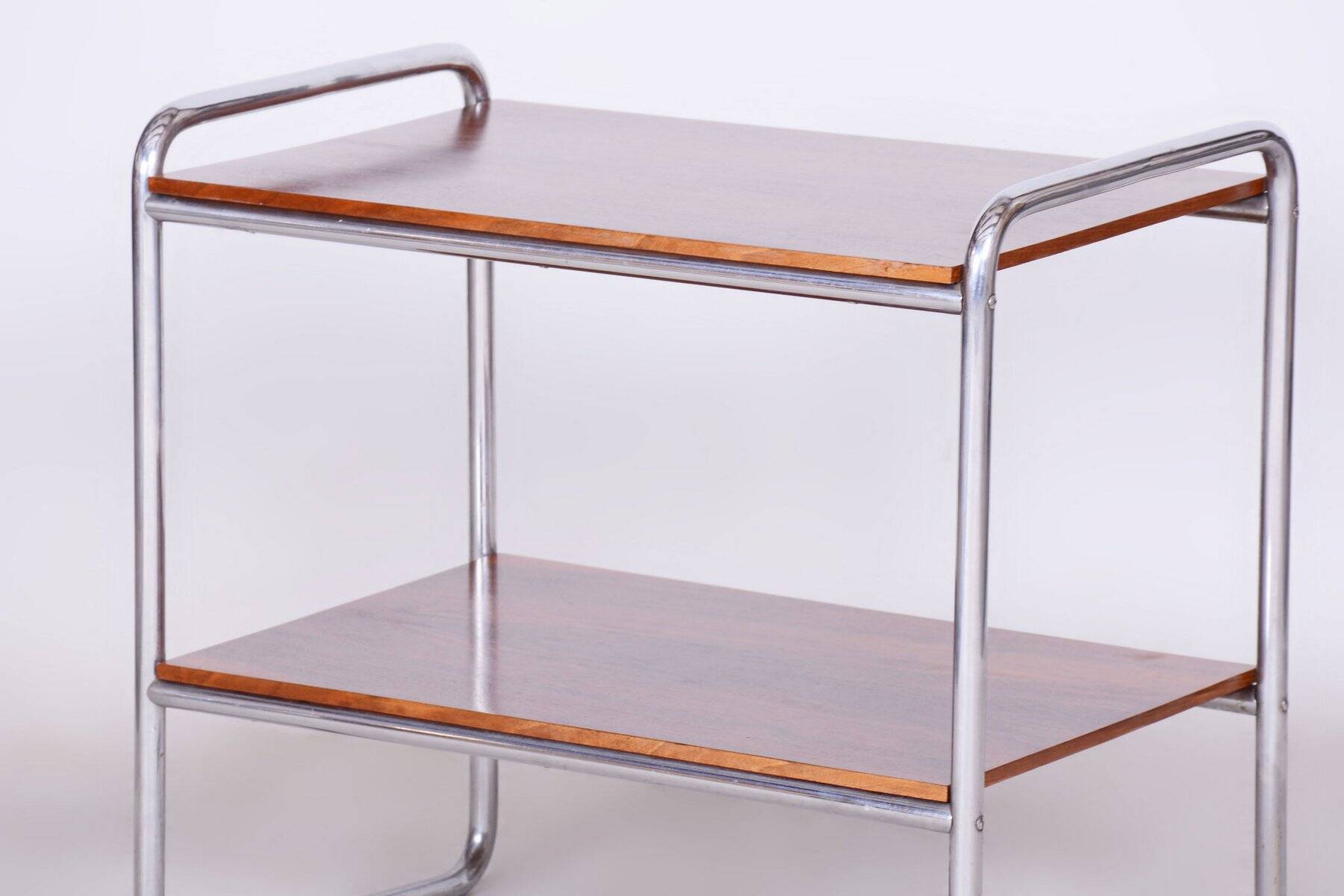 Table d'appoint Bauhaus tchèque en noyer et acier chromé, années 1930