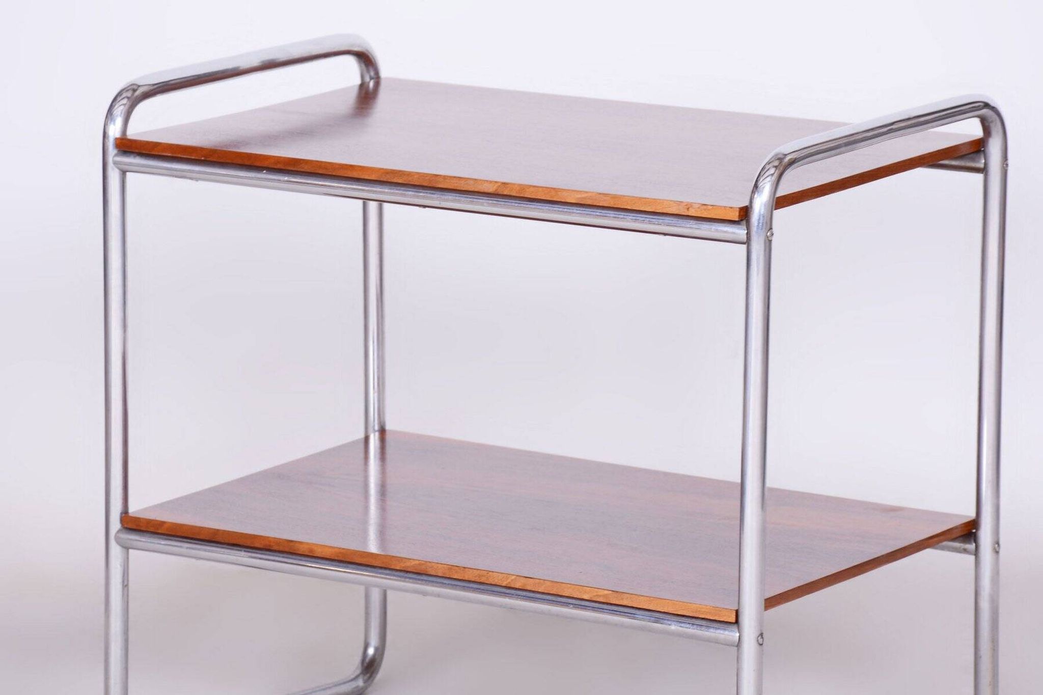 Table d'appoint Bauhaus tchèque en noyer et acier chromé, années 1930