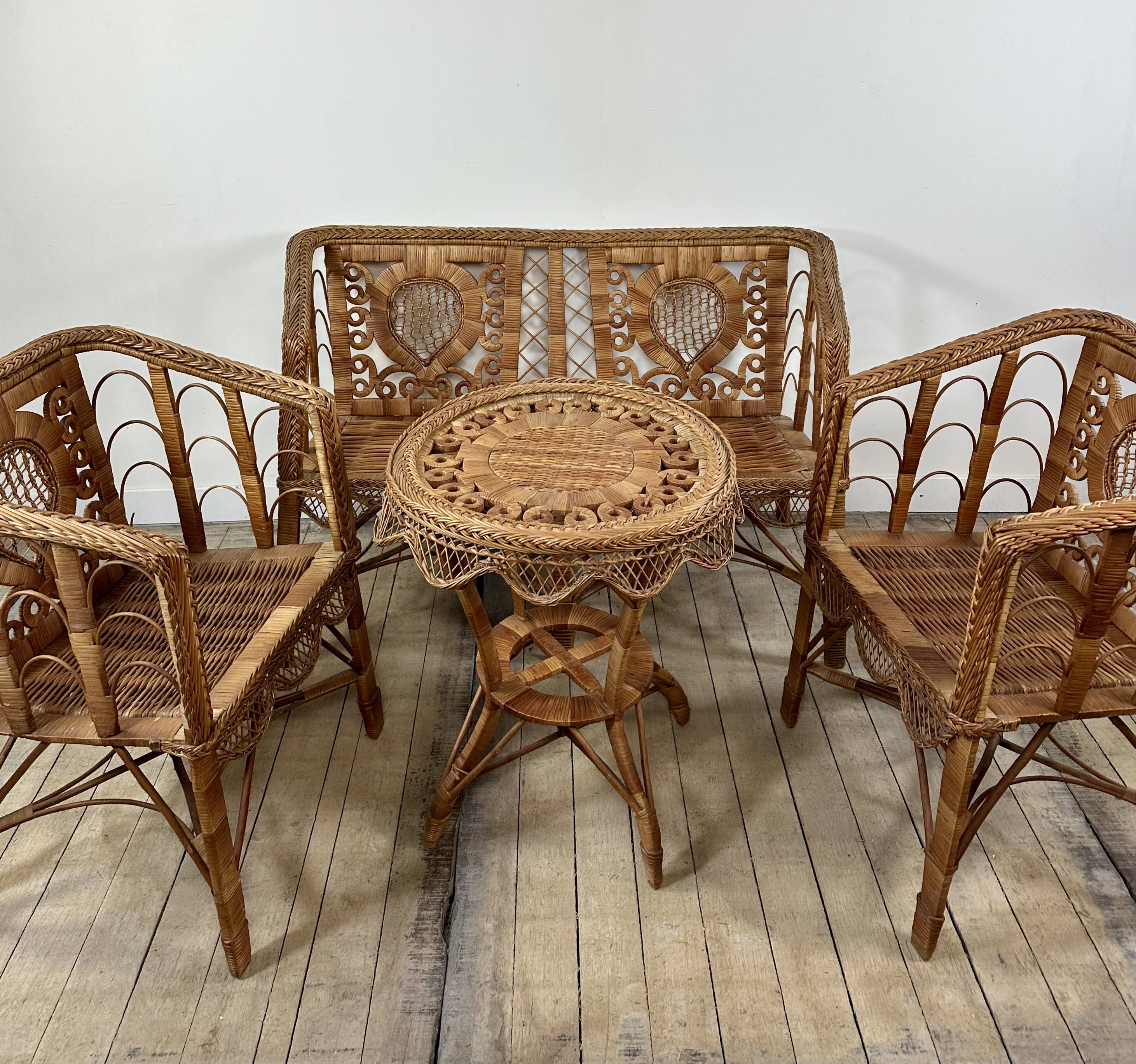Victorian-style rattan lounge from the 1920s.