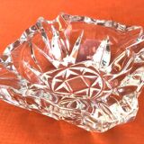 Années 1970 Cendrier Verre transparent taillé et ciselé