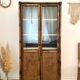 Armoire vitrée en bambou et cannage