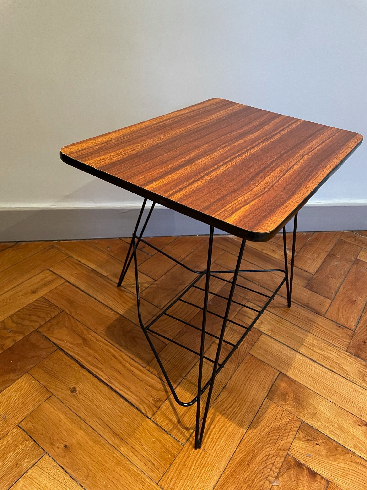 Formica sofa tip