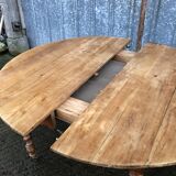 Round table in solid cherry wood, extendable with twisted legs, Louis Philippe style.