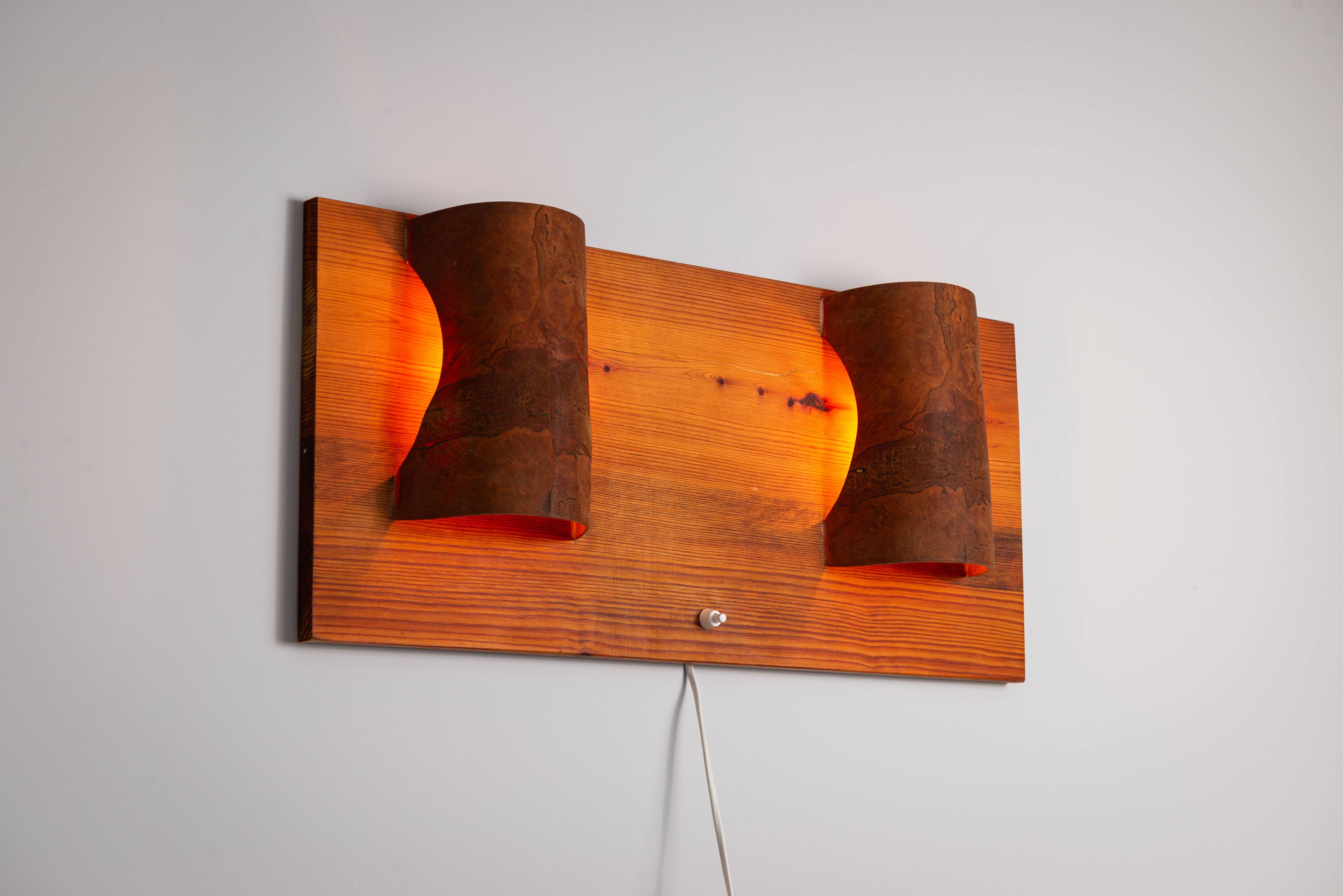 Rectangular pinewood wall lamp with bur wood veneer shades