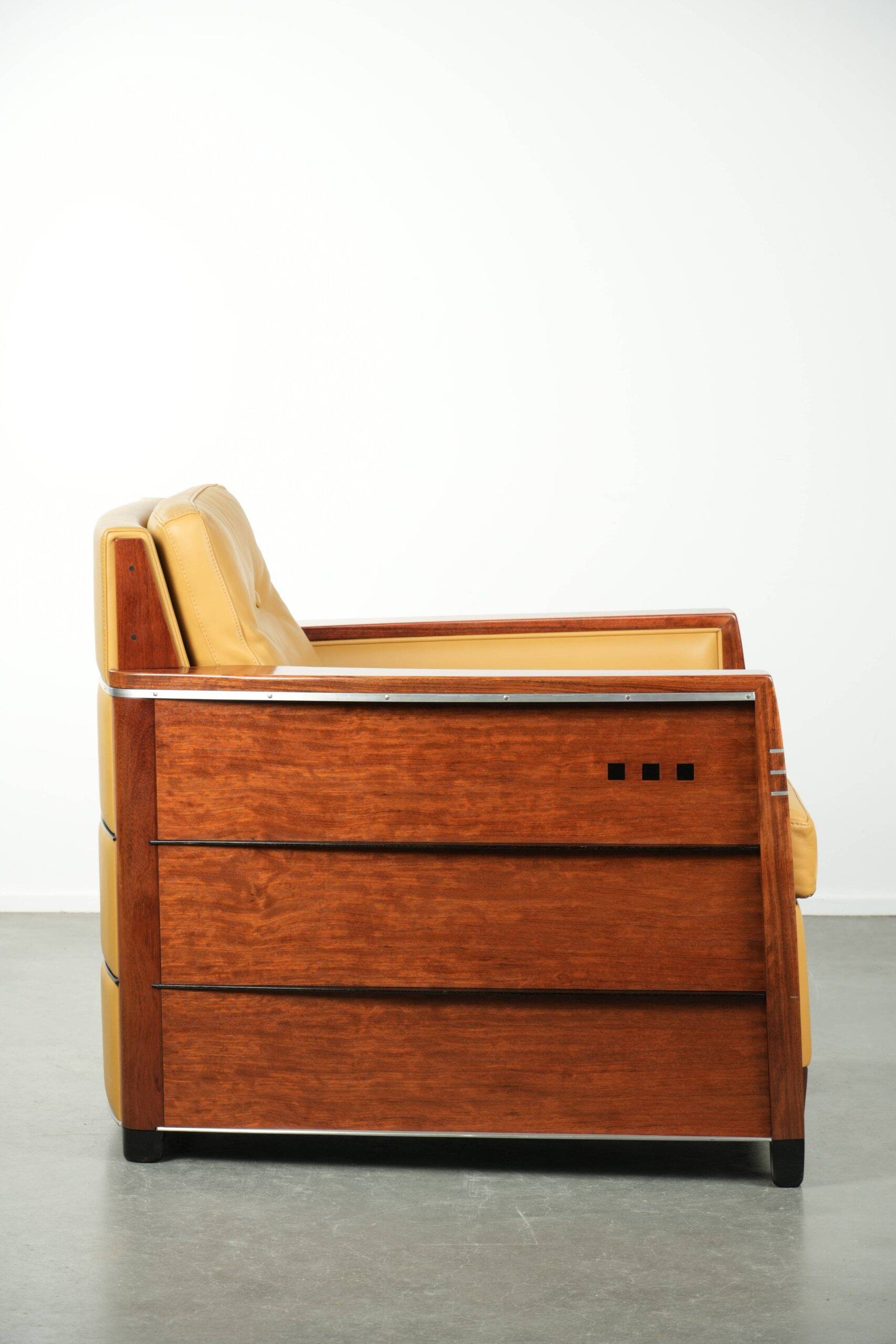 Fauteuil Art Déco jaune de luxe et bien entretenu