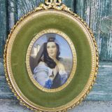 Portrait miniature medallion