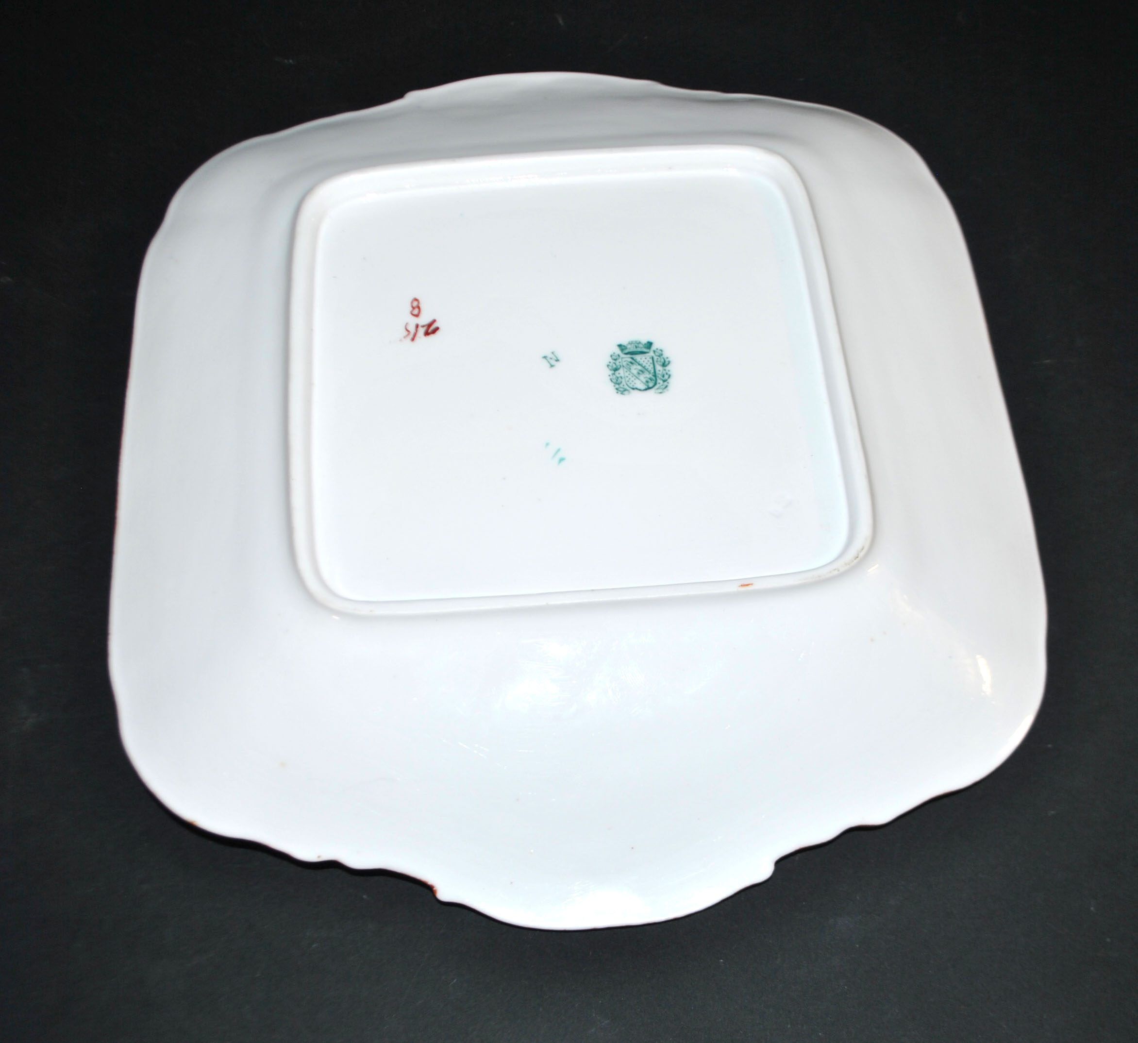 Square porcelain plate Sarreguemines model Minton 215 with Japonese decoration.