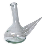 Ancienne carafe à vin en verre