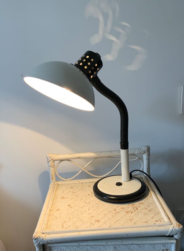 Lampe de bureau vintage aluminor made in france blanche et noir métal et plastique