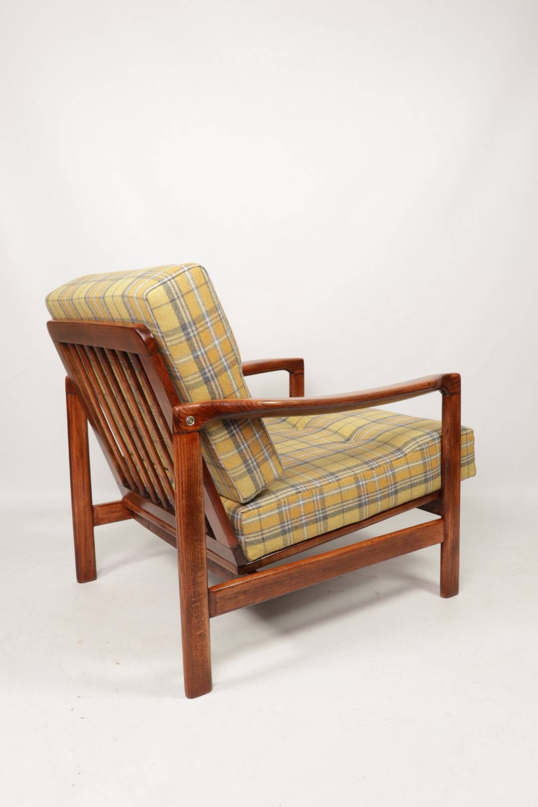 Fauteuil vintage Mid Century Design avec coussins en laine tartan jaune, Pologne, 1960