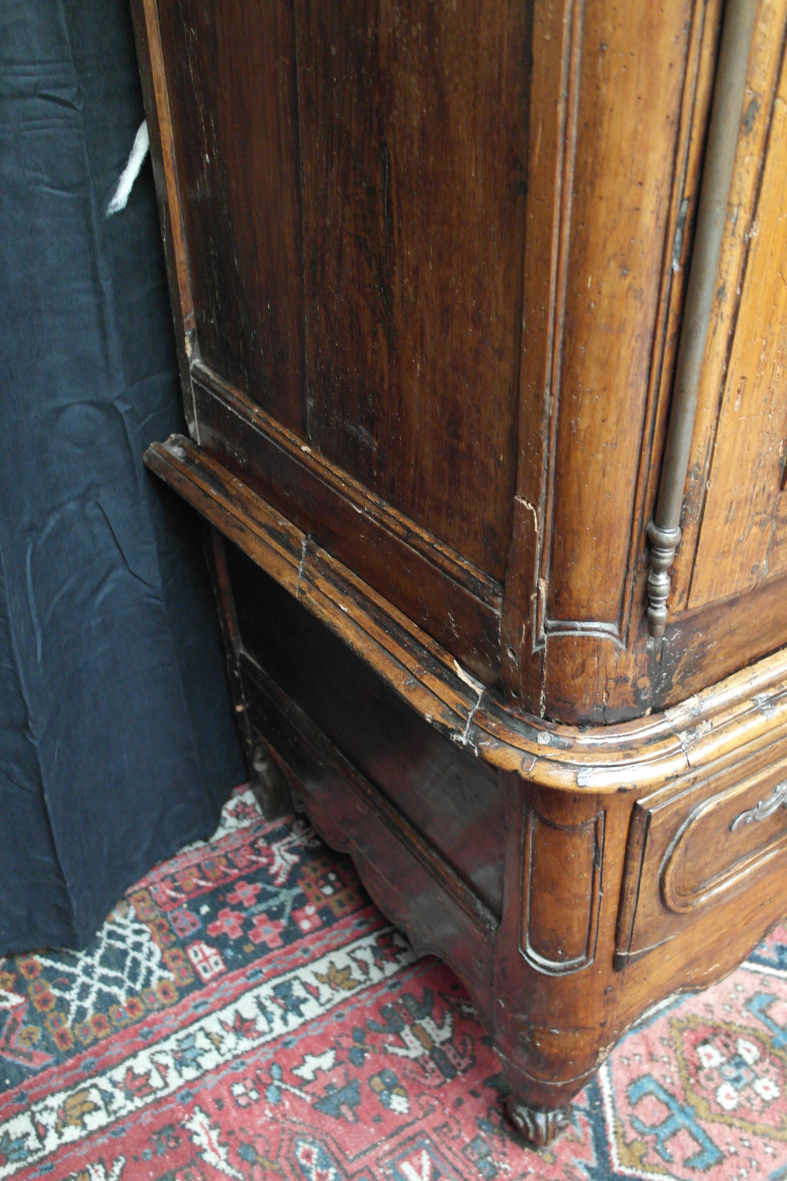Walnut cabinet, 18th