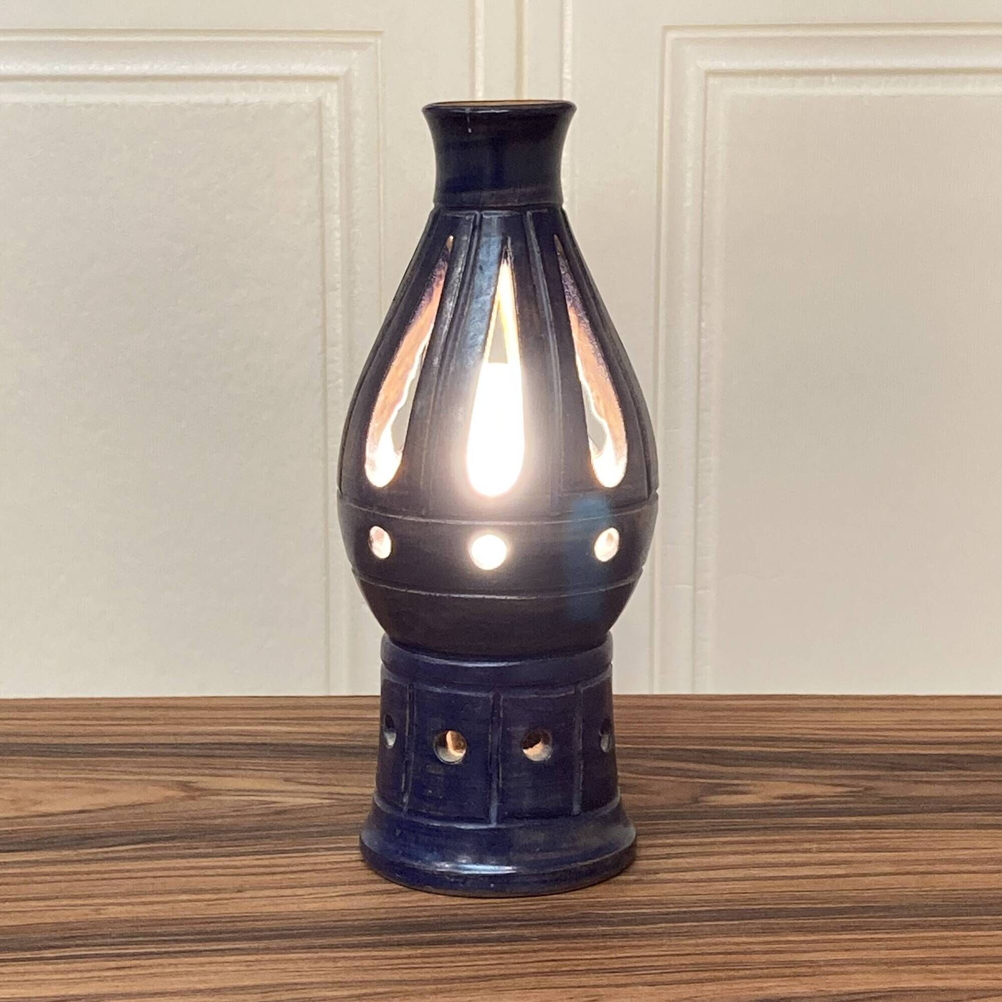 "enamelled terracotta lamp 'scandinavian design 1950'."