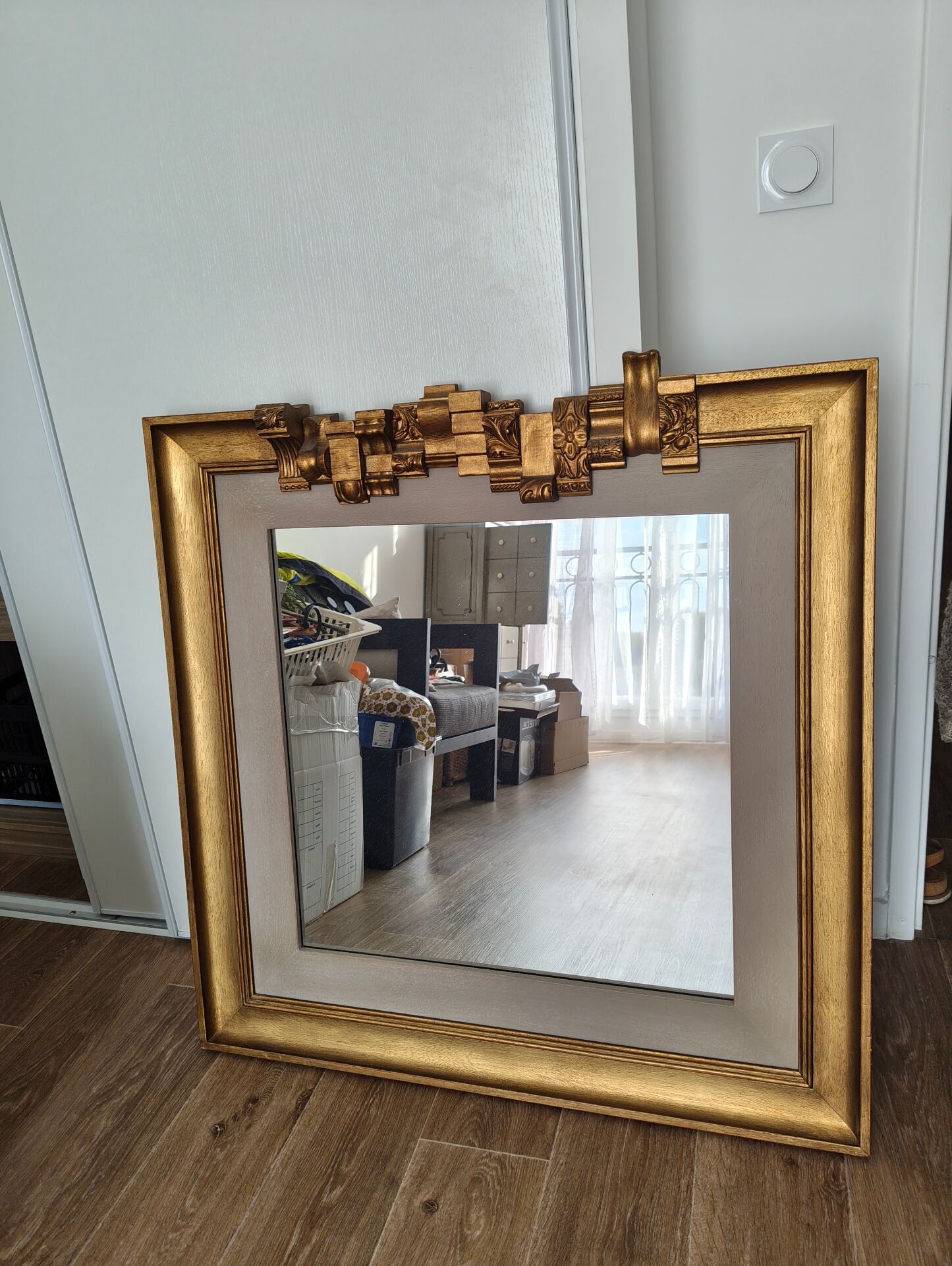 Wall mirror