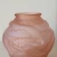 Vase boule en verre rose art déco