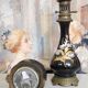 Paire de lampes d’époque Napoléon III, avec des fûts en porcelaine noire émaillée