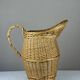 Panier en osier en forme de carafe aiguière
