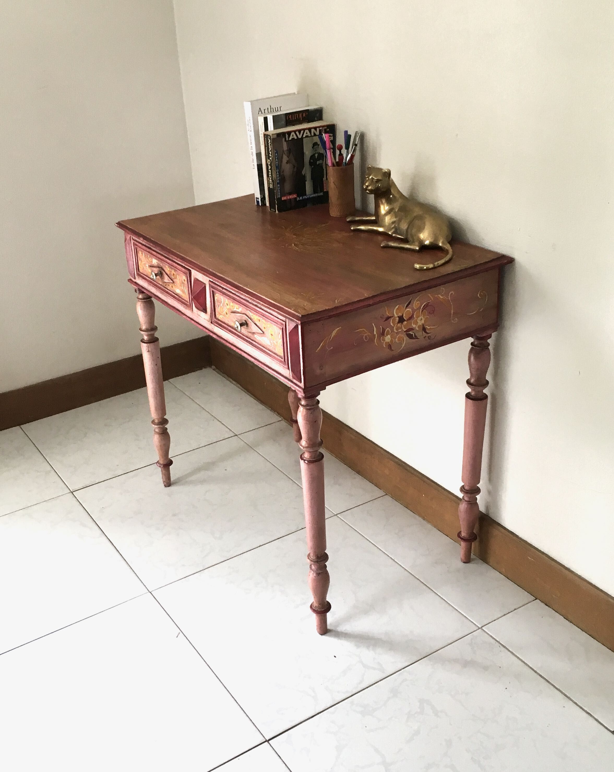 Table d’appoint à tiroirs ou bureau d'enfant