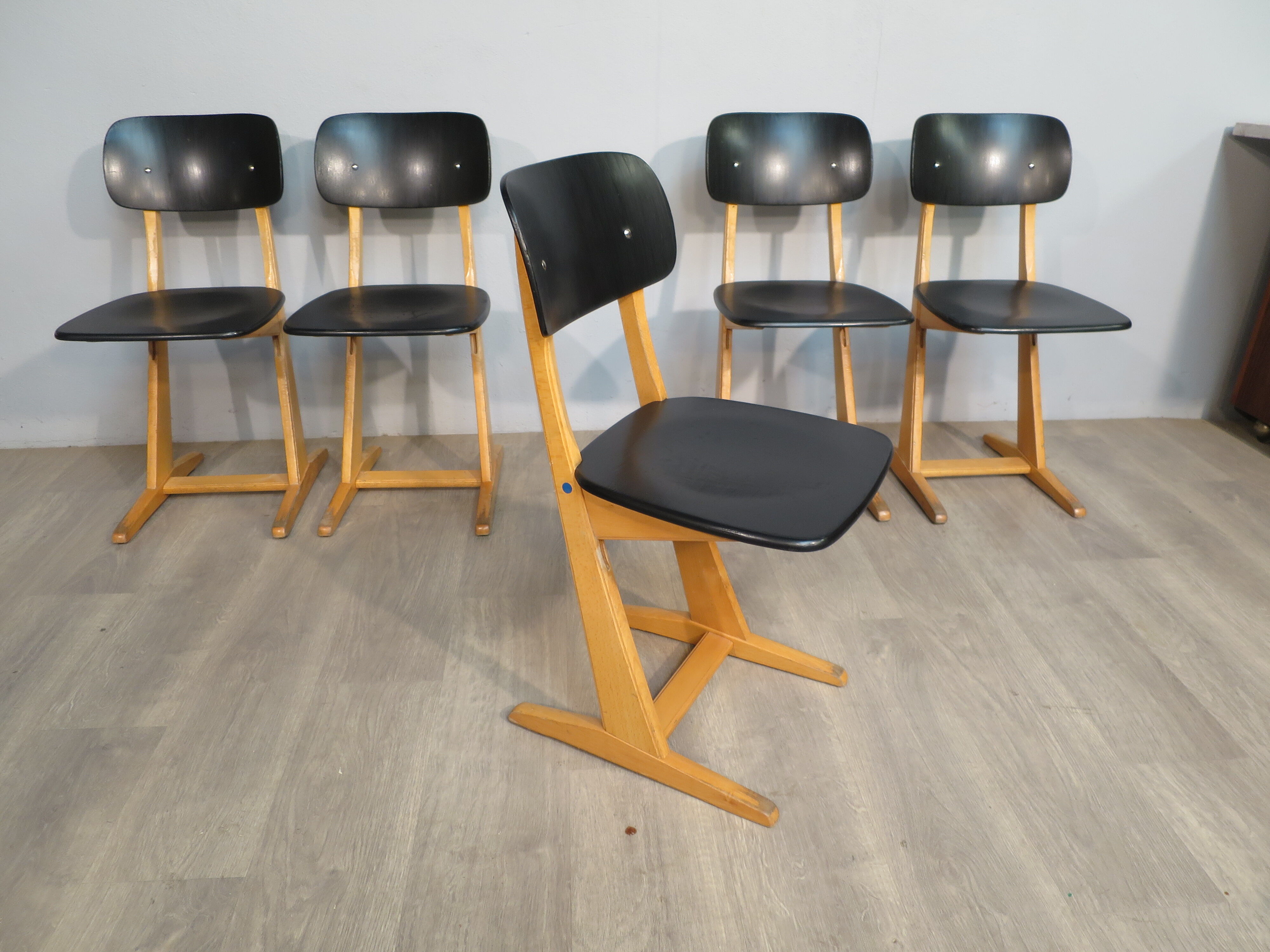 Set of 5 adult Casala chairs 60s