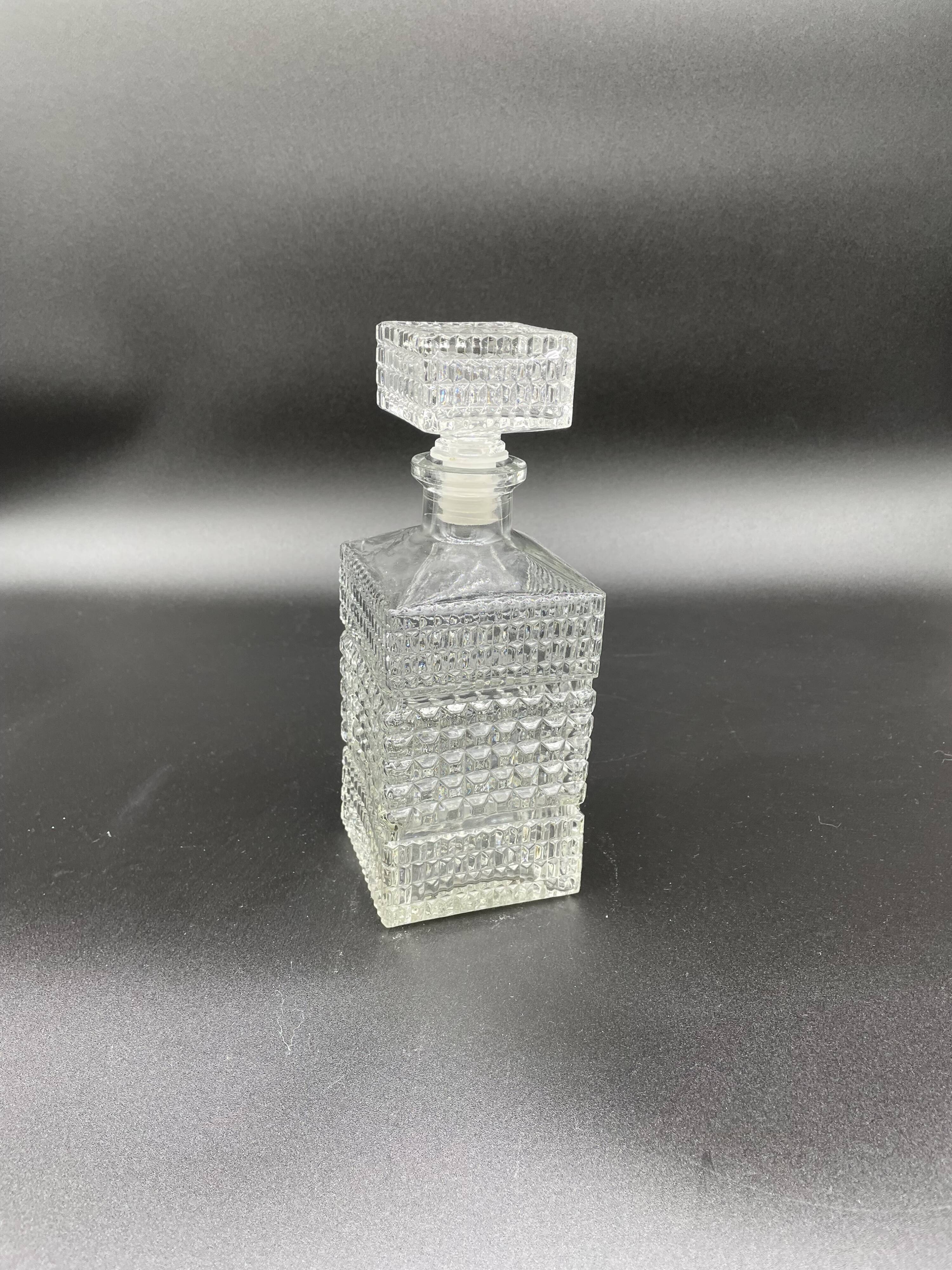 Vintage, whisky decanter, square, glass, diamond tip, square cap, tableware, décor