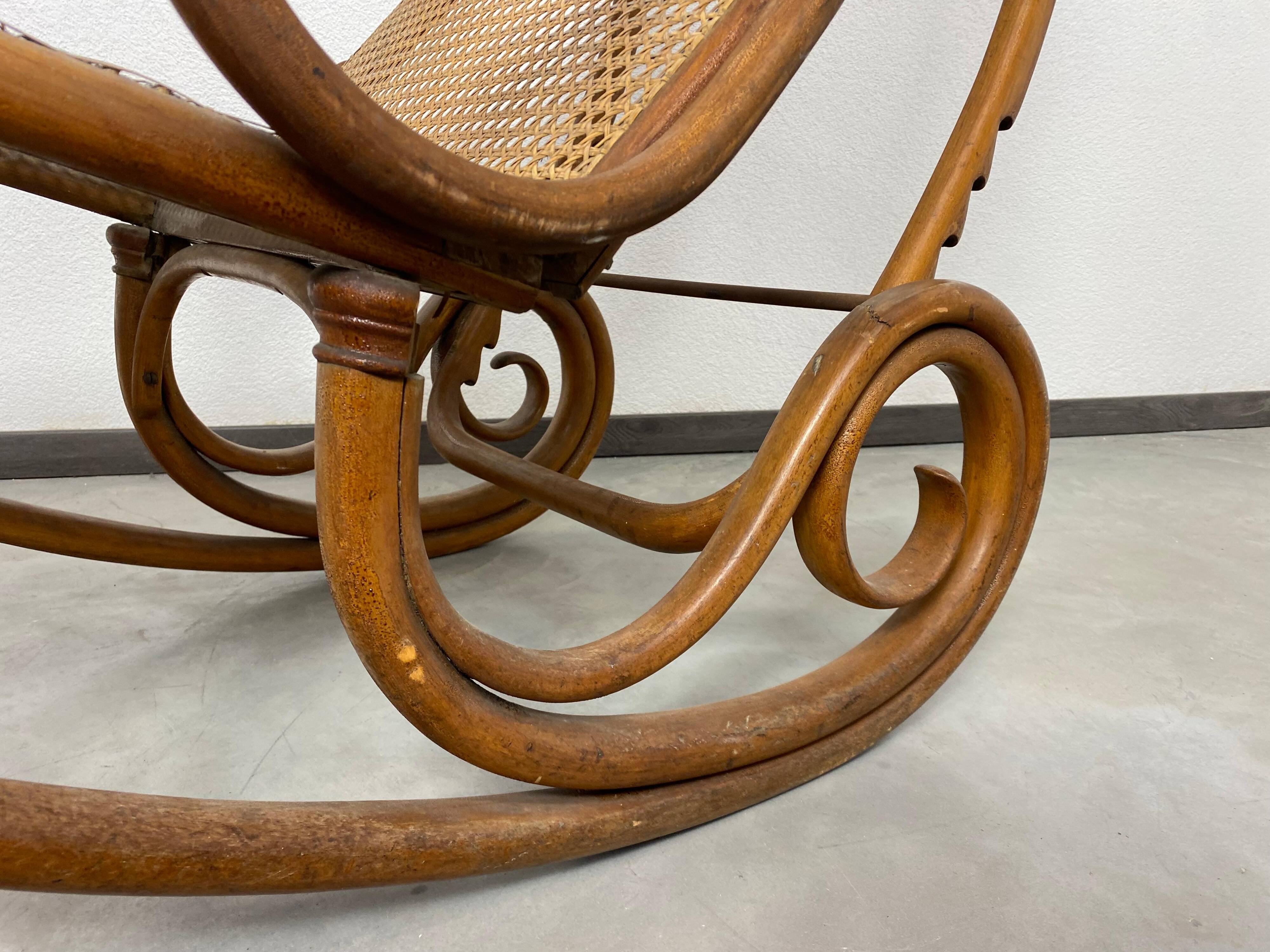 Lit de jour en bois courbé n°2 par Thonet