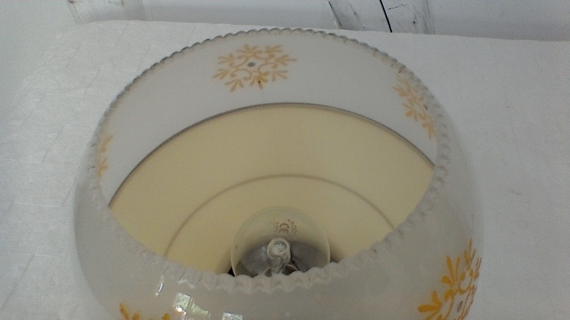 Ceiling lamp ball in opaline
