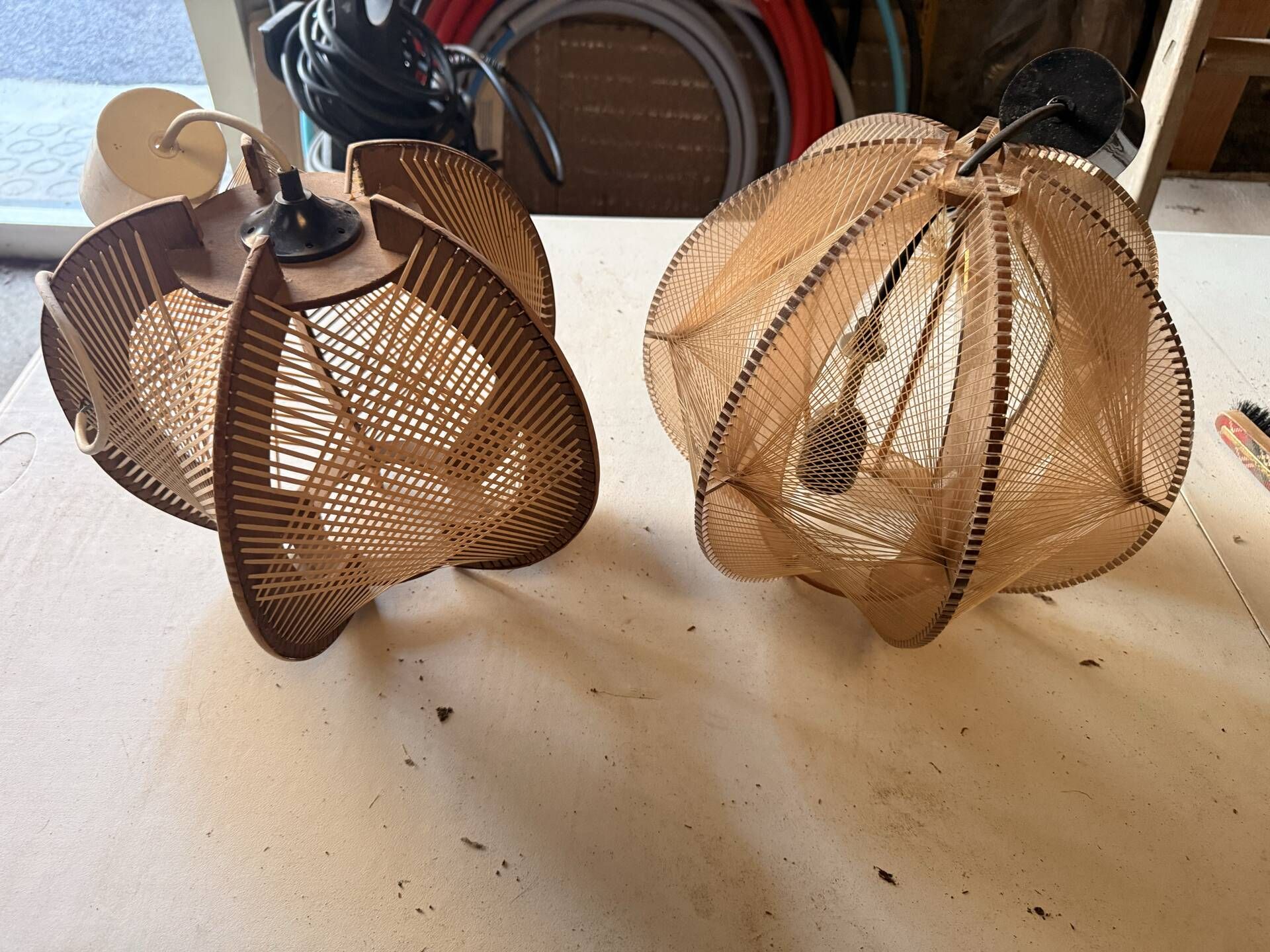 Lot of 2 vintage suspensions