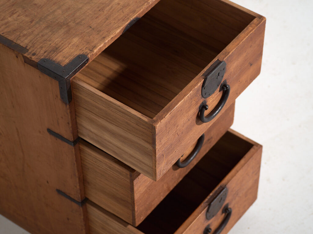 Small Japanese tansu with three drawers – Meiji Period (c. 1890–1926)