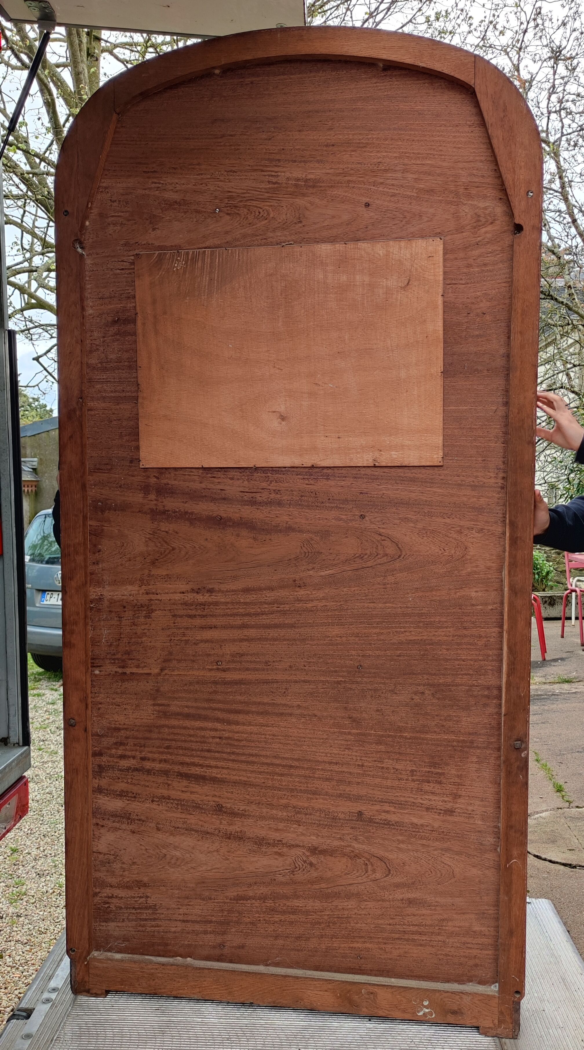 Art deco entrance cloakroom