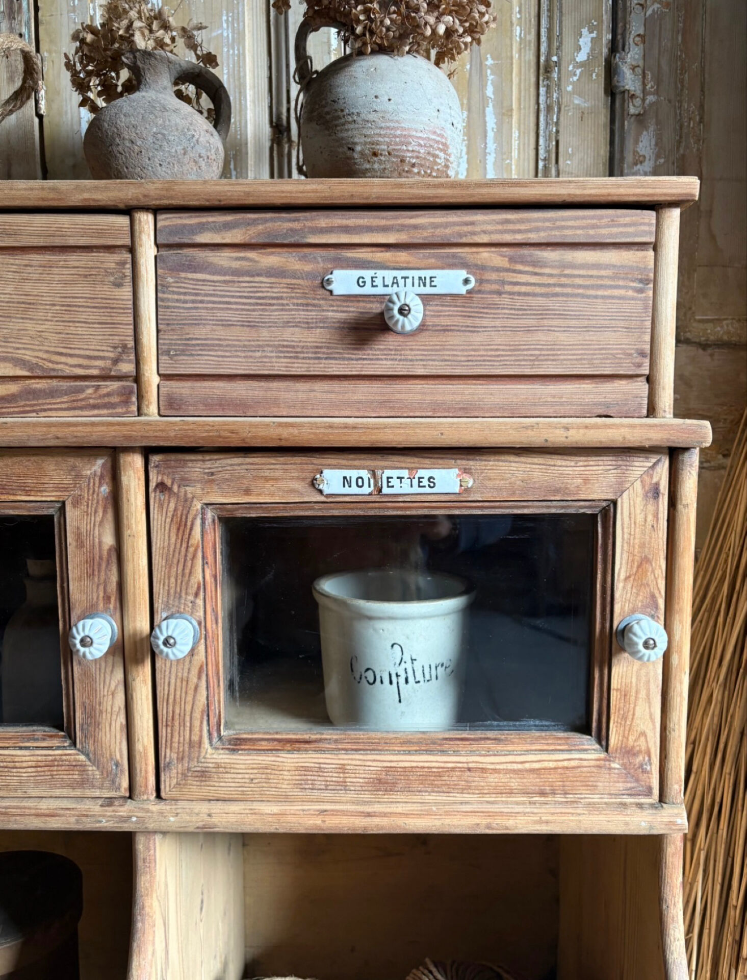 Ancien Meuble Grainetier D’épicerie – Tiroirs, Vitrines & Plaques Émai